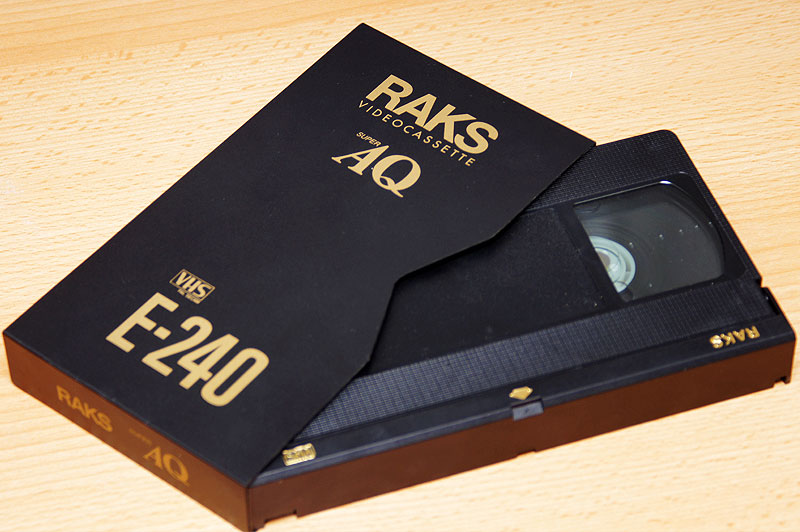 Raks aynı zamanda 90'lı yıllarda büyük bir başarı yakalamış olan kaset markasının adı.