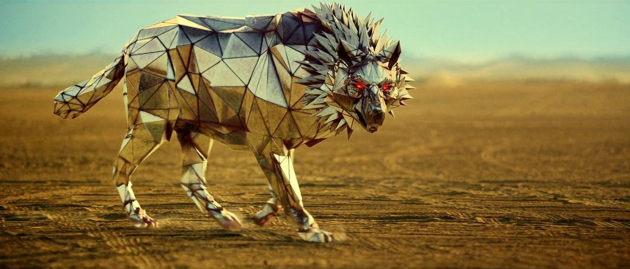 Pepsi Suudi Arabistan reklamında El Ele Yapabiliriz mottosu ile yola çıktı ve altı suudi sporcu ile birlikte çöl ortamında fantastik canavarlara karşı birlikte hareketi destekledi.