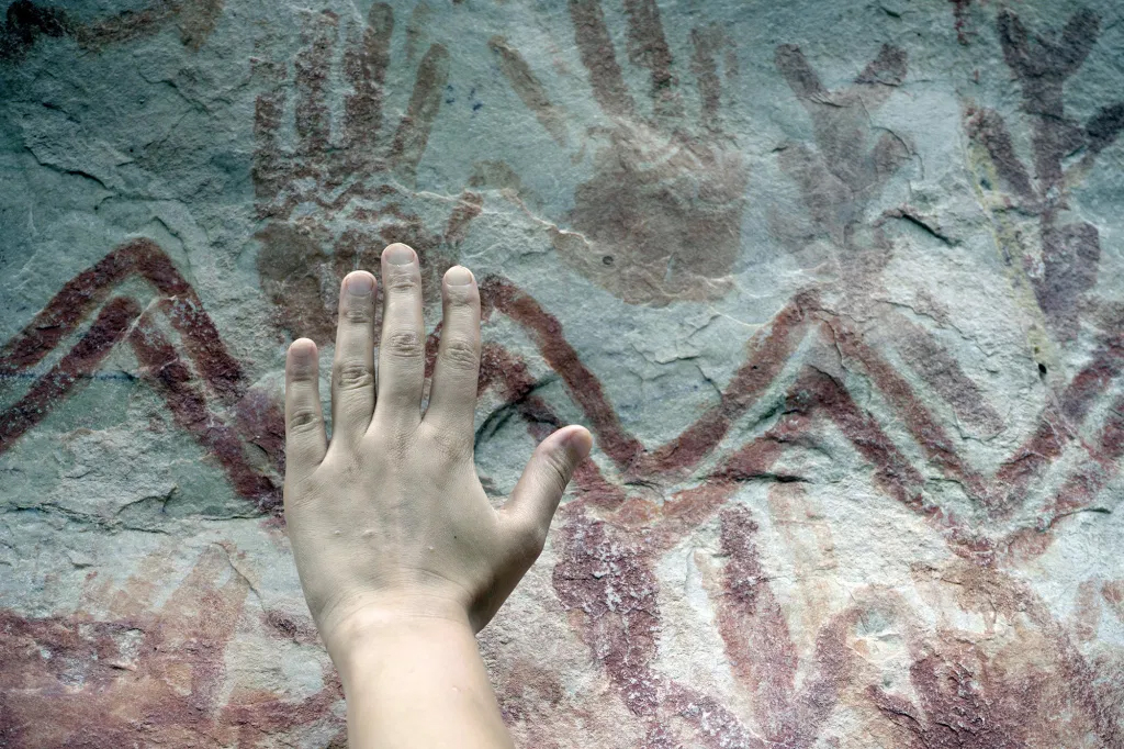 Kolombiya Amazon'unda On Binlerce Petroglif 