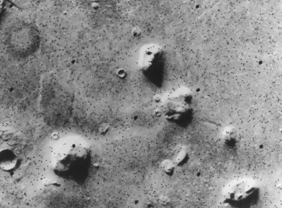 Mars’ta Çekilmiş Ürkütücü Fotoğraflar ve Sırları