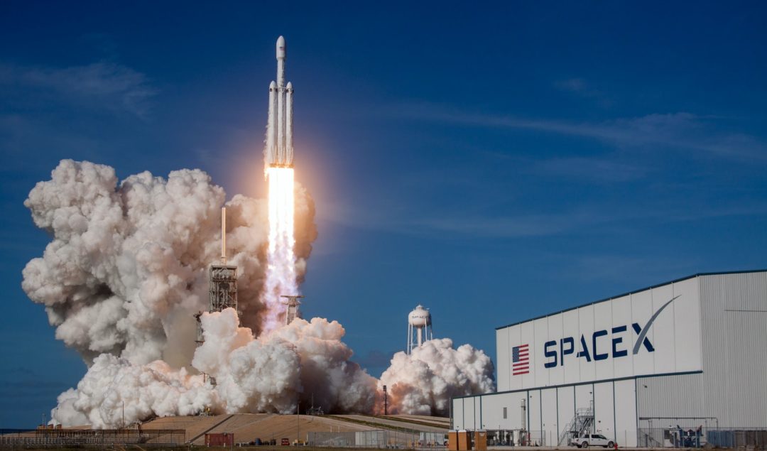 SpaceX Dünyanın İlk Tamamen Sivil Uzay Uçuşunu Başlattı